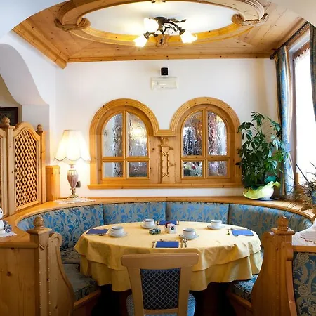 Hotel Garni Laura-2
